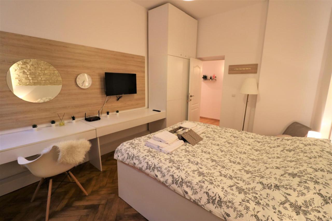 Cozy Old Town Apartment - Free Minibar 布加勒斯特 外观 照片